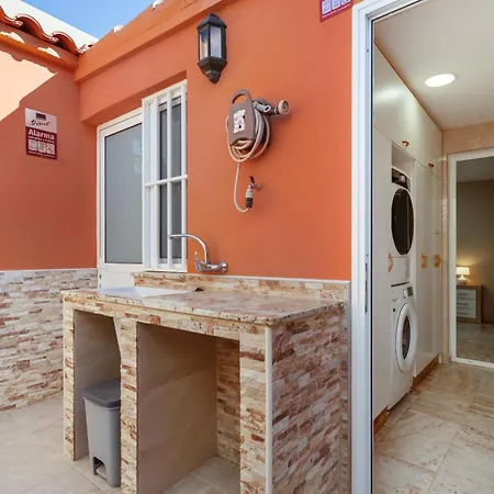 Casa Kentia