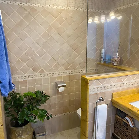 Casa Kentia